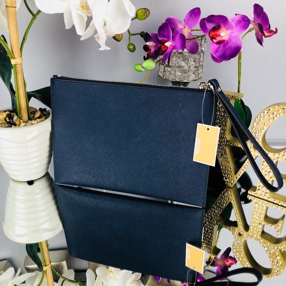 🎉 Host Pick Michael Kors Dragonfly Clutch - Picture 5 of 7